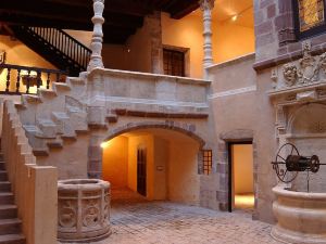 Logis Hôtel Aux Berges de l'Aveyron