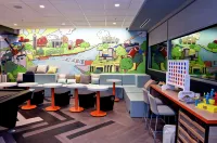 Tru by Hilton Lawrence - Pet friendly