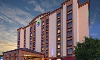 Holiday Inn Express & Suites Houston - Memorial Park Area