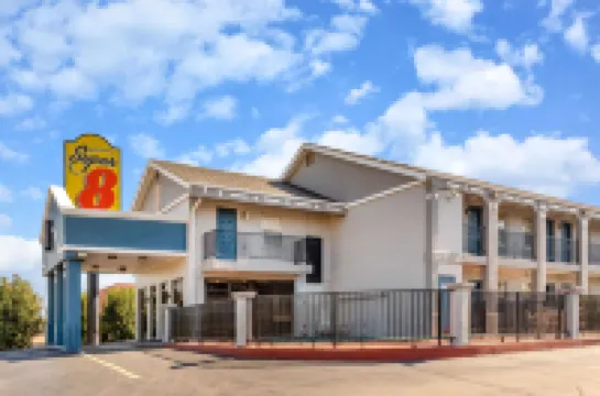 Super 8 by Wyndham Tulsa/Arpt/St Fairgrounds Hotels in 