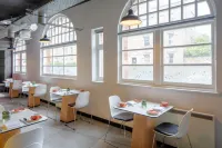 KM Hotel - petit déjeuner