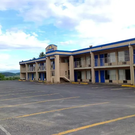 Days Inn by Wyndham Staunton