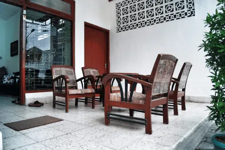 Griya Ainard Отели рядом с достопримечательностью «Keraton Ngayogyakarta Hadiningrat»