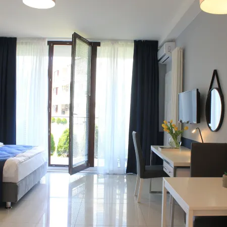 JessApart – Ochota Apartments Отели рядом с достопримечательностью «Торговый центр Blue City»