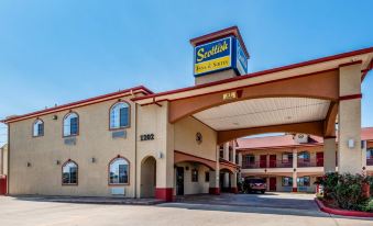 Scottish Inn & Suites - IAH Airport