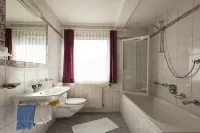 Gasthof- Themen Fruhstuckspension Kristall Hotels in Nauders