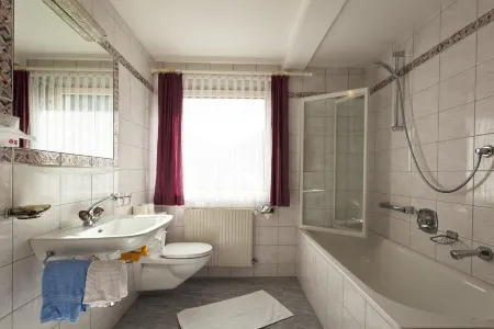 Gasthof- Themen Fruhstuckspension Kristall