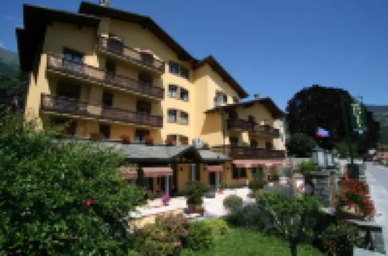 Paradise Hotel & Wellness Hotel di 