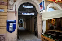 Yard Hostel & Coffee