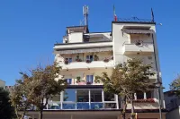 Hotel River fronte mare con piscina Hotel in zona Parco Briolini
