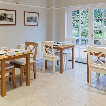 Hurtwood Hotel Отели рядом с достопримечательностью «Парк Сток»