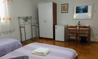 Room-Stay in the Center of Zadar at Peni
