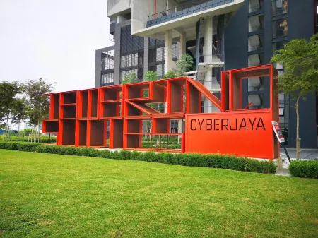 Cyberjaya | Tamarind Loft with Sky Pool & Mall