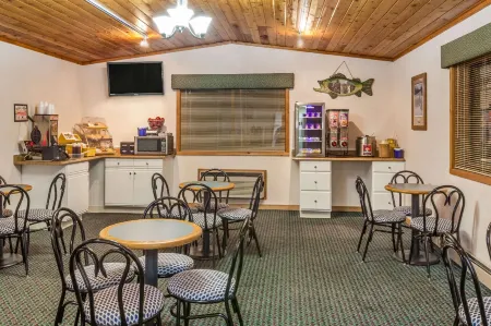 Days Inn by Wyndham Alpena Отели в г. Алпена Тауншип