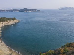 林海邊游泳池別墅旅館