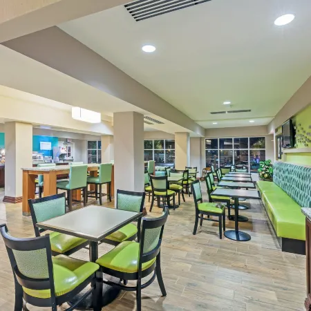 Holiday Inn Express & Suites EAGLE PASS by IHG
