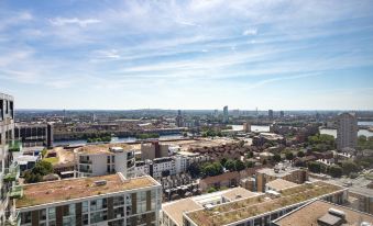 Lincoln Plaza Serviced Apartments by TheSqua.re - Housity