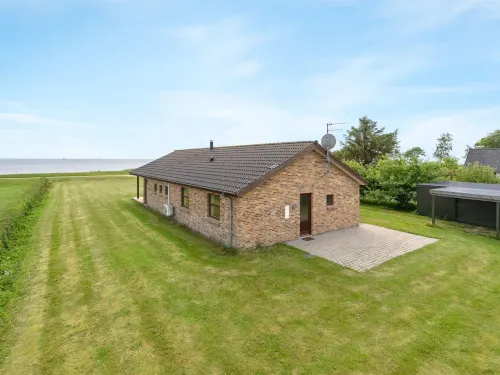 "Roope" - 50m from the Sea Hotels in Storvorde