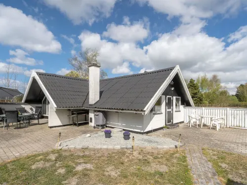 "Arnfin" - 160m from the Sea Hotels in Rodby