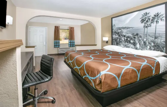 莫斯角温德姆速 8 酒店