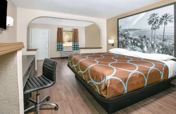 莫斯角温德姆速 8 酒店