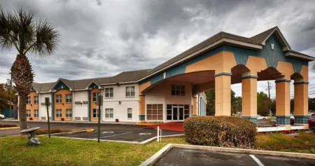 Days Inn by Wyndham Panama City Отели рядом с достопримечательностью «Хиленд Парк Спортс»