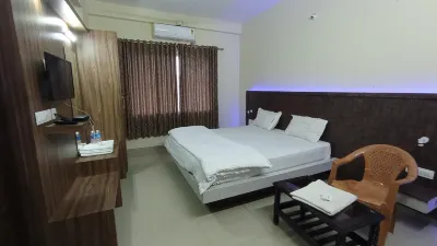 Shubhodaya Lodge Hotels near Kerekatte Vanyajeevi Valaya Checkpost