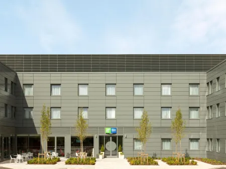 Holiday Inn Express ST. Albans - M25, Jct.22