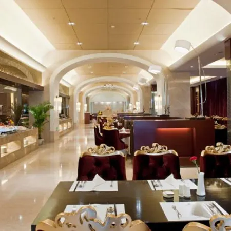 Golden Mountain International Hotel