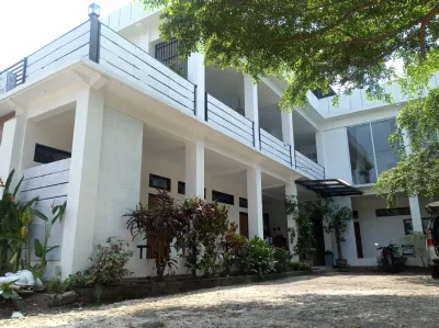 Elhayya Batukaras Hotel dekat Muara Bojong Salawe
