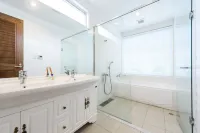 A Luxurious Detached House with a Pool Located IN