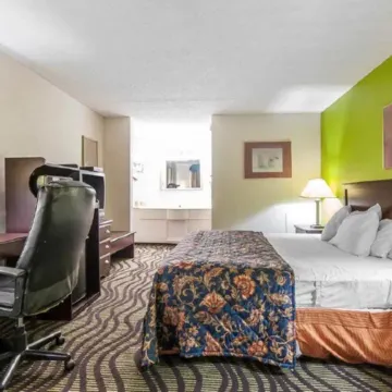 Days Inn by Wyndham Calhoun GA I-75 and US-41