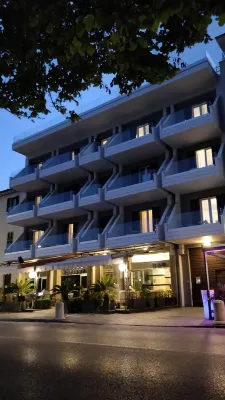 Hotel Riviera Hotel in zona Stazione ferroviaria di Desenzano Del Garda-Sirmione