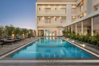 Ramada by Wyndham Gandhidham Shinay - Pools