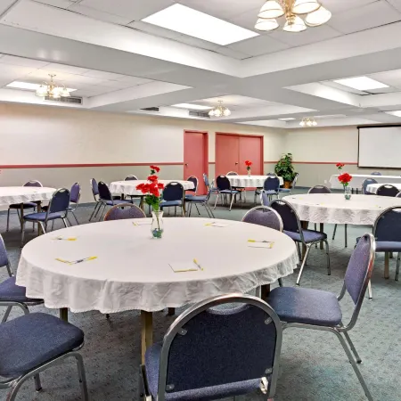 Days Inn by Wyndham Livonia/Canton/Detroit