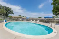 Days Inn by Wyndham Bedford - 2-Star