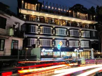 Mount Polaris Suites & Spa Hotels near Pine View Nursery