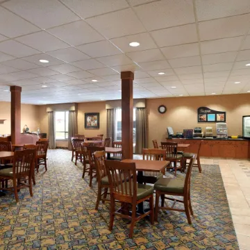 Days Inn & Suites by Wyndham Strathmore