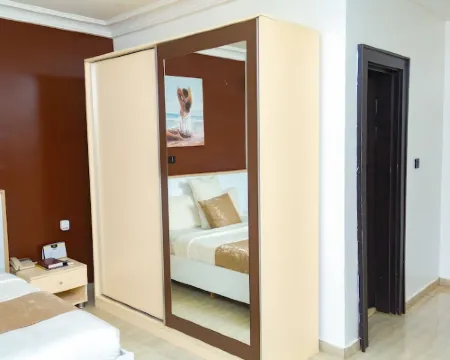 The Point Hotel & Suites فنادق في جوس