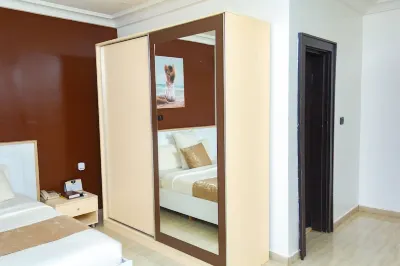 The Point Hotel & Suites