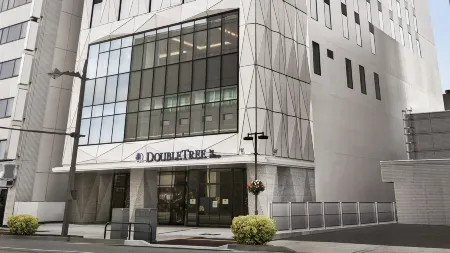 DoubleTree by Hilton Toyama Отели рядом с достопримечательностью «Университет Тояма»