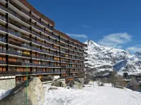 Le Bec Rouge (Le Lac) Hotels near Precision Ski