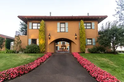 Black Walnut Inn & Vineyard Hotels in Dayton