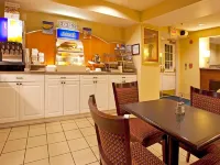 Baymont by Wyndham Braselton / Winder - breakfast