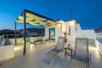 Adelos Maisonette Near Vouliagmeni Beach