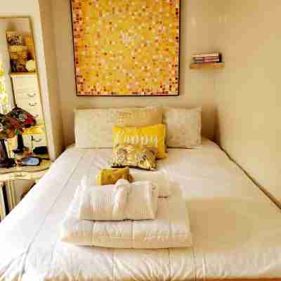 Room-Yellow Room Near Yale Others