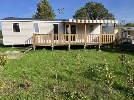 Mobile Home 3 Bedrooms 2 Bathrooms at Domaine de Dugny
