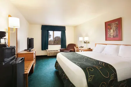 Travelodge by Wyndham Vaughn Отели в г. Гвадалупе