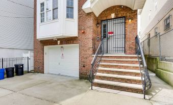 Welcoming Newark Duplex in Walkable Location!