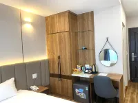 Ho Tram Golden Hotel Các khách sạn ở Phước Thuận